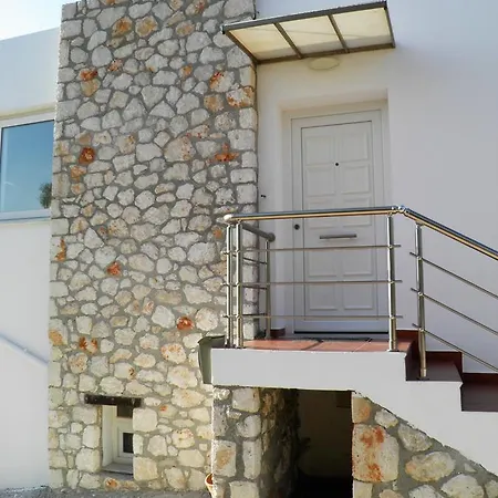 Dimitra Villa *